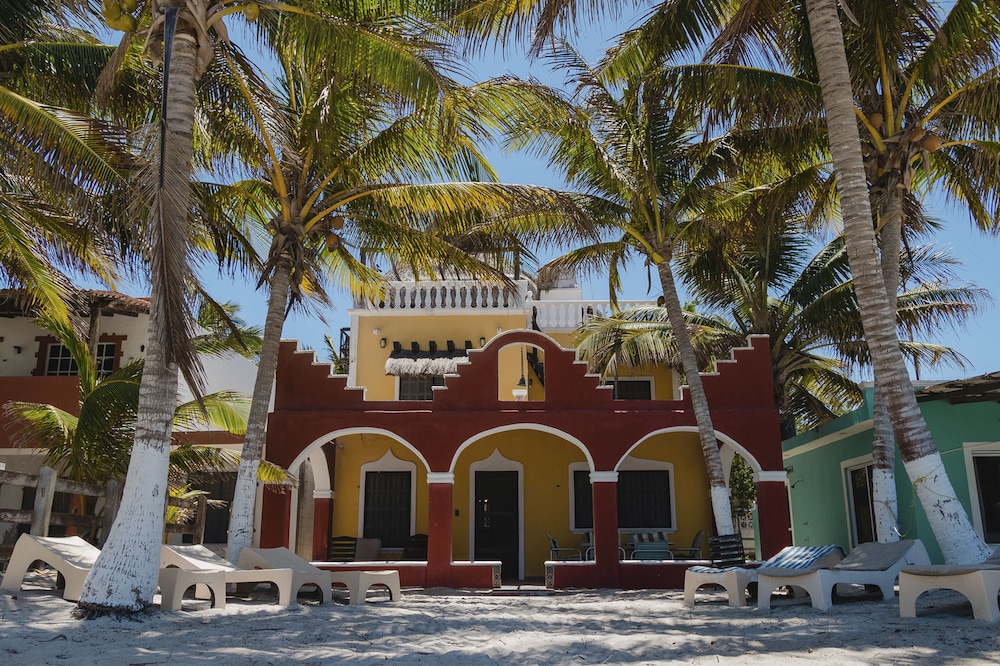 Beachfront Groundfloor Hacienda del Cuyo