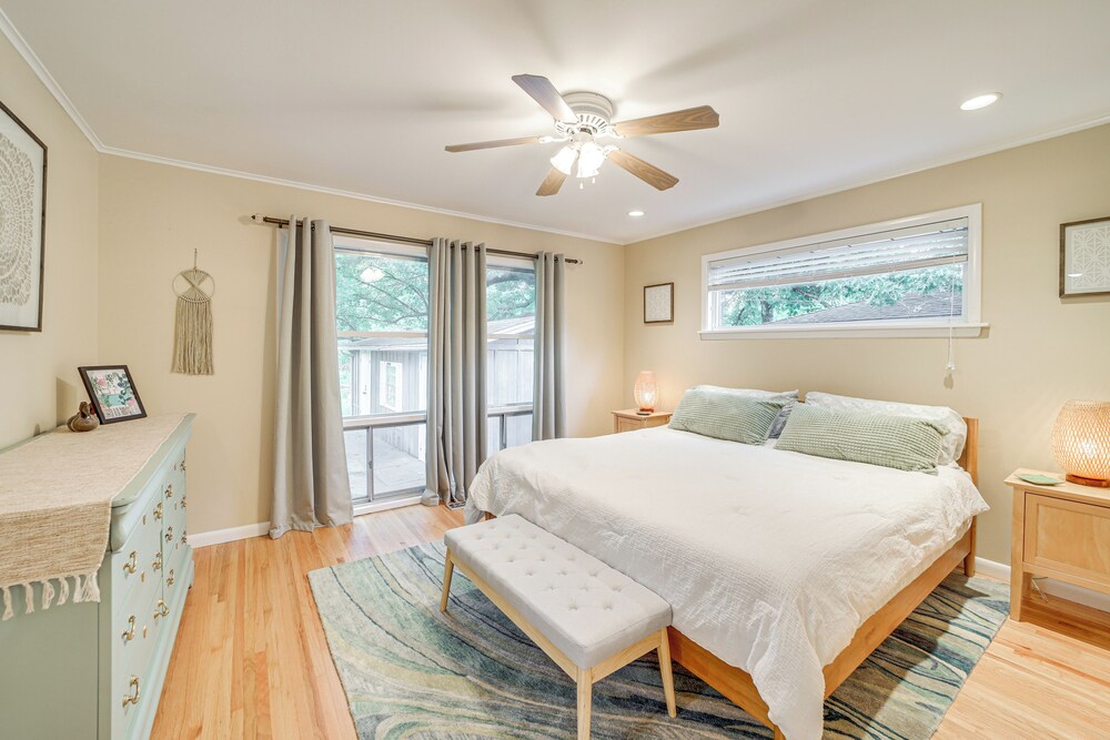 6 Mi to Dtwn: Waterfront Home in Tulsa!