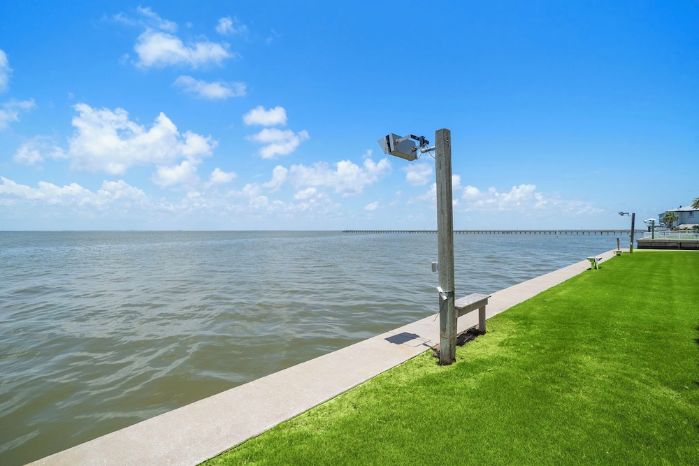 Blue Marlin Bayfront Retreat by Ryson Vacation Rentals