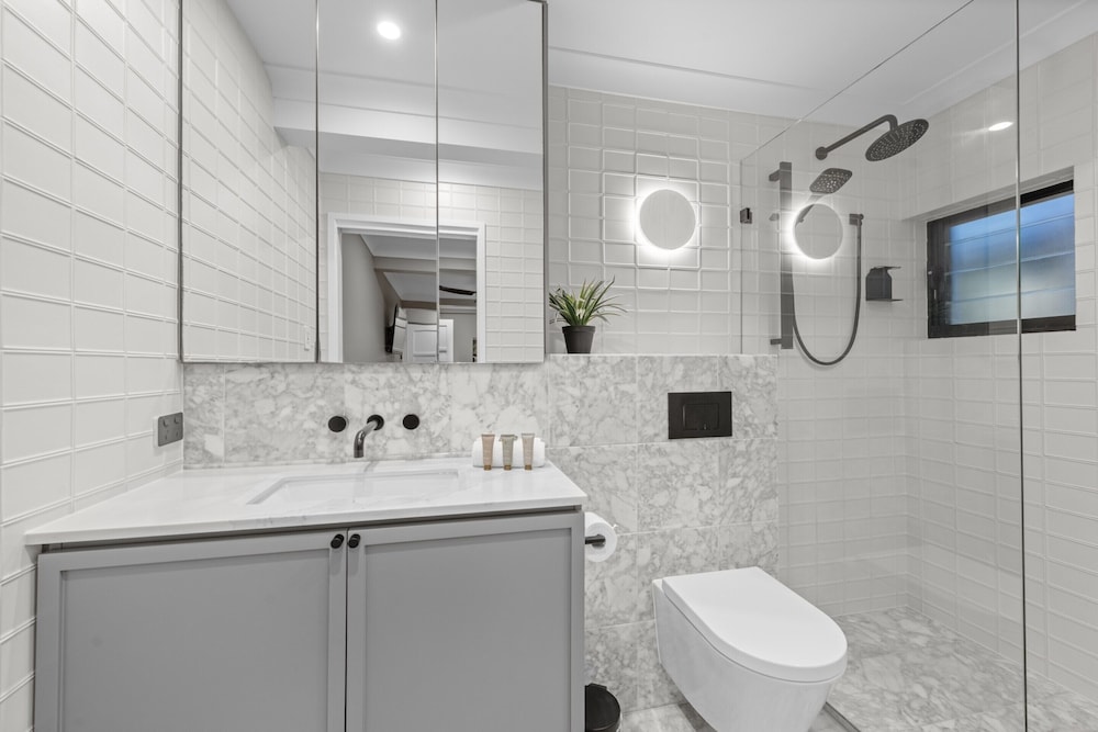 Bright 2-bed New Farm Apartment With Private Patio