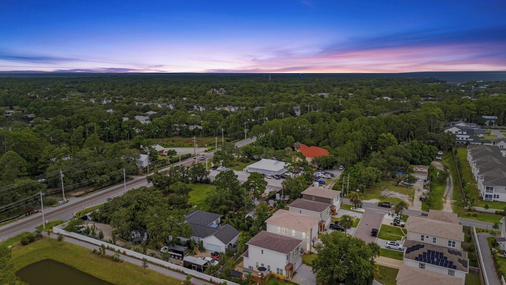 Family-friendly, Close to Beach & Game Room Windswept by Avantstay