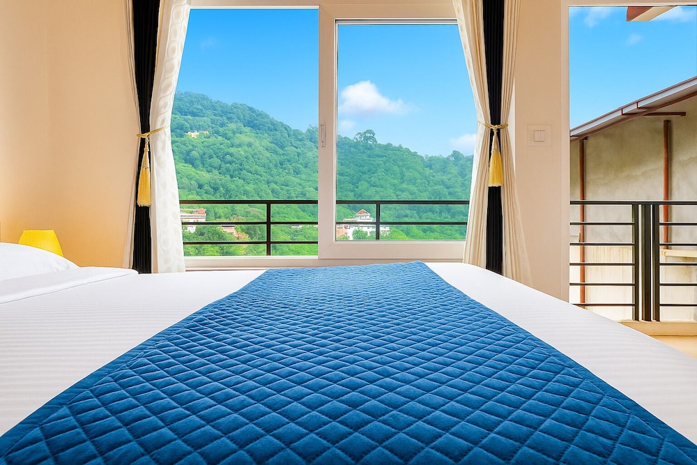 Hotel Shiva Lake - Near Mussoorie Lake