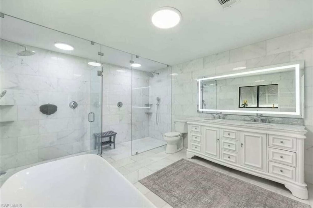 Oceanfront Retreat in Fort Myers - 3 Bedrooms, Private Pool