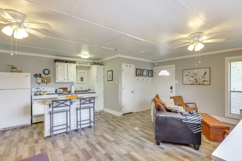 Pet-friendly Studio w/ Yard & Fire Pit in Vilonia!