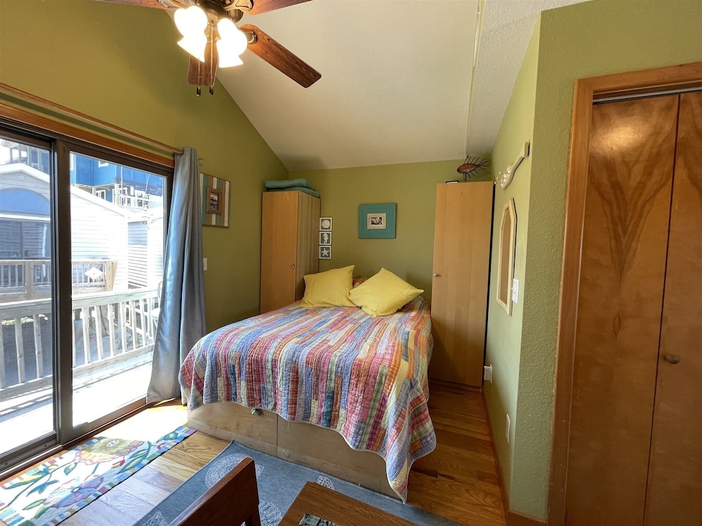 19 Oceans Door West Studio Bedroom Condo by RedAwning view 2