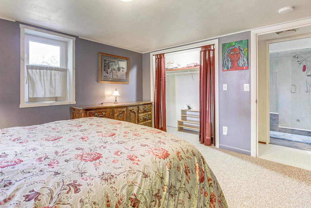 Walk to Main St: Carbondale Apt w/ Shared Patio