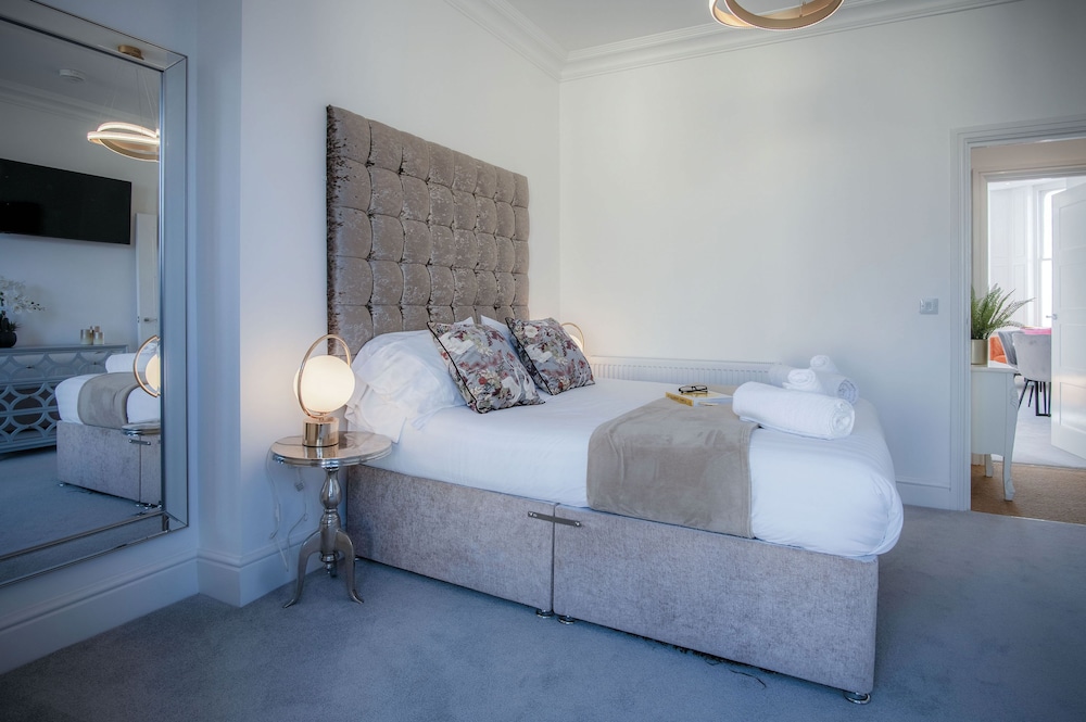 Caldey View - Luxury 2 Bedroom - Panorama - Tenby view 3