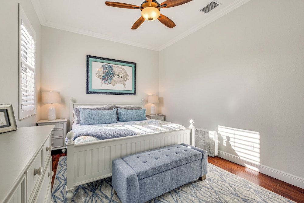 3 Mi to Bonita Beach: Outdoor Oasis w/ Pool & Spa!