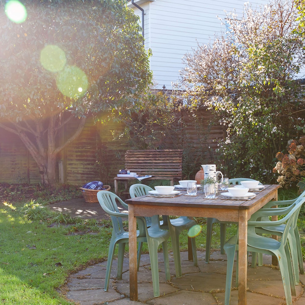 Quaint Coastal Cottage - 5 Mins From Beach view 5