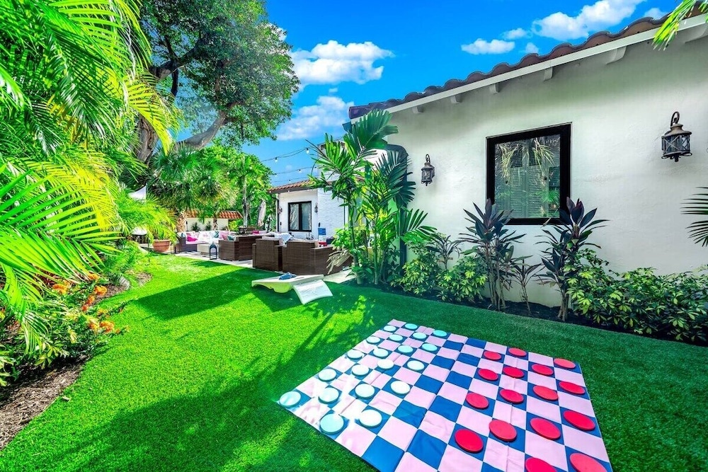 #1 Beach Estate Las Olas Beach Best Location
