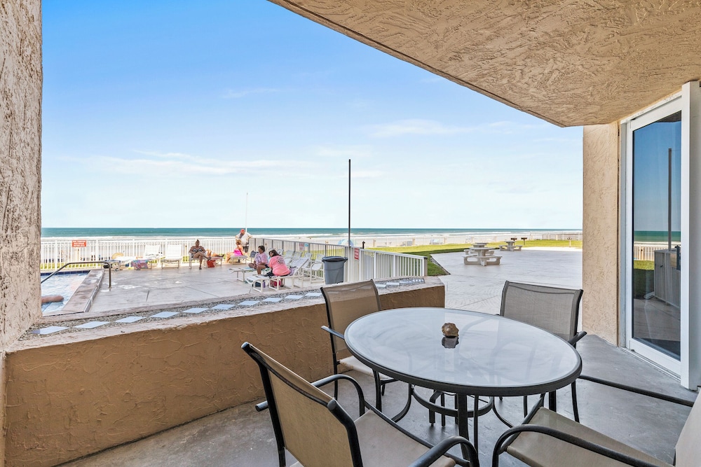 Oceania Beach Club