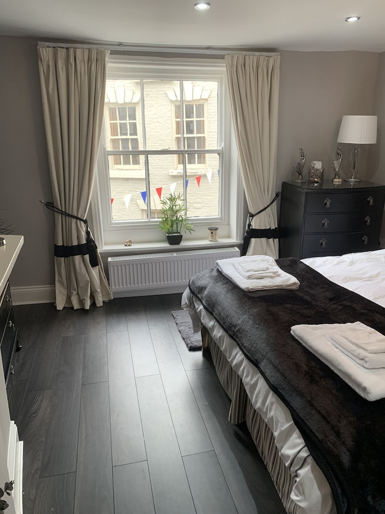 Impeccable 1-bed Apartment in the Heart of Hexham view 4