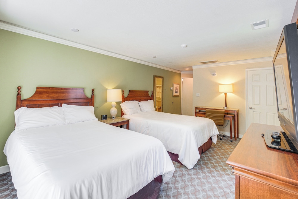 Resort Condo w/ Marina Access in Williamsburg!