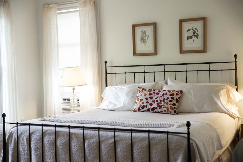 Camellia Inn