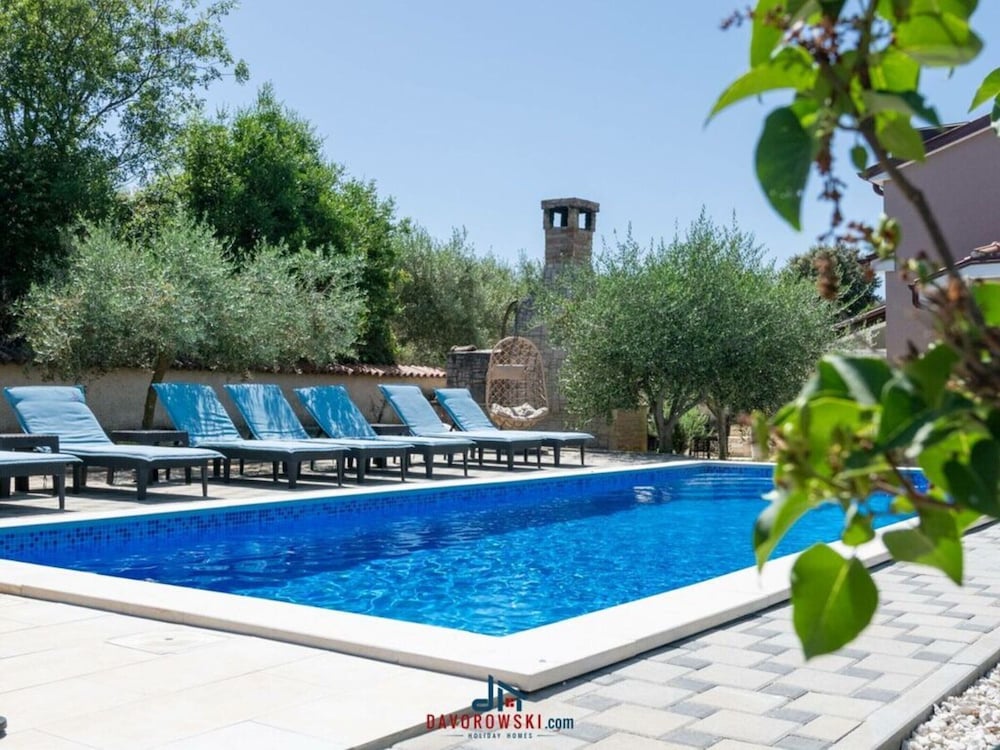 Sunshine Comfortable Holiday Residence view 3