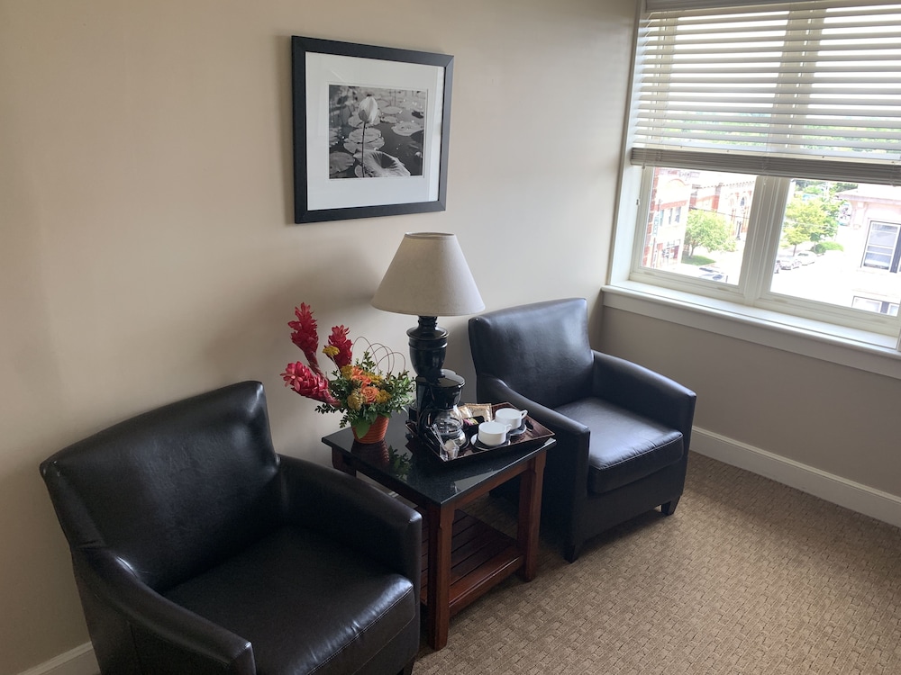 Lawrence Vacations - The Eldridge Hotel - Property Image 38