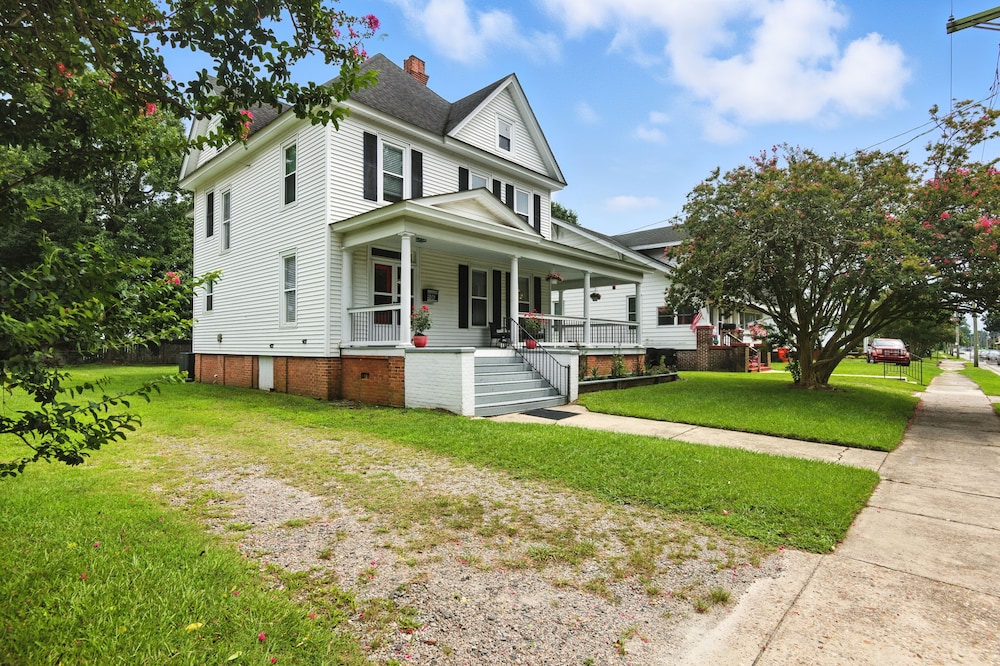Historic Elegance In The Heart Of Elizabeth City 4 Bedroom Home
