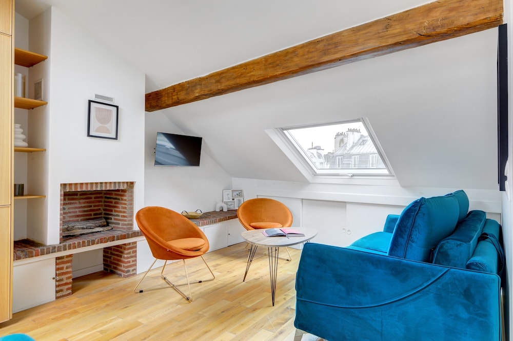Cozy & Elegant Retreat Near Notre-Dame