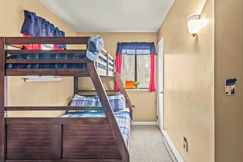 Atlas Point Lodge Sauna, Fireplaces, Kayaks, Lakes + Pet-friendly Yard
