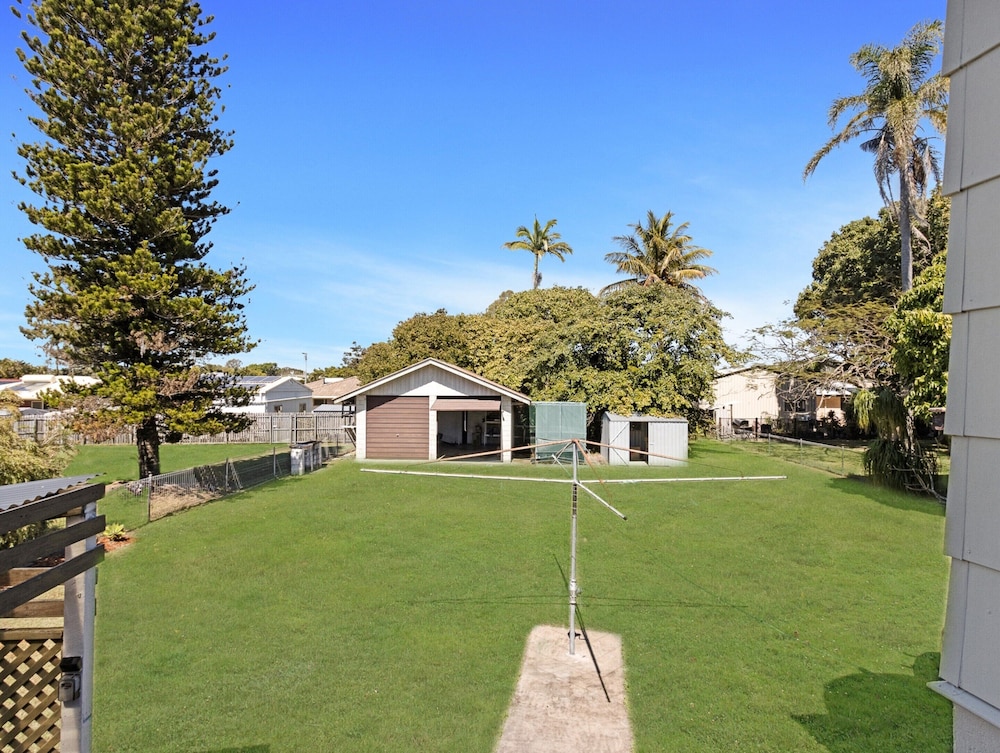 Spacious Home Near Urangan Beachfront