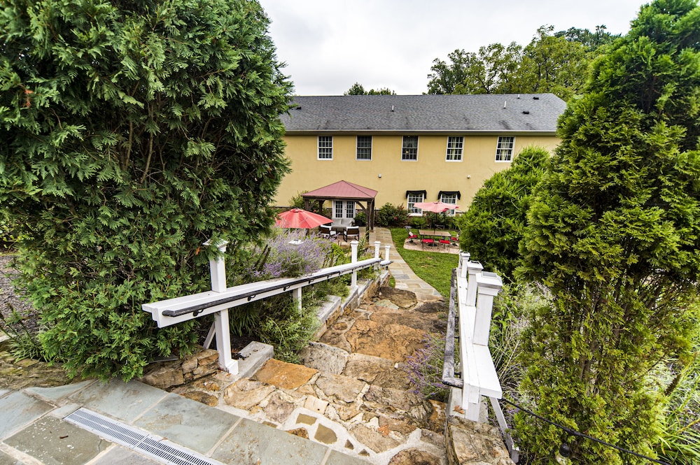 Stone Manor Boutique Inn - Property Image 25