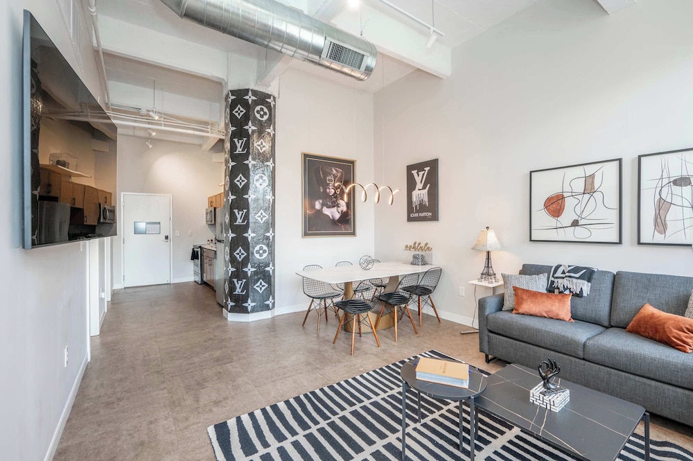 The 333 Suites 301 - Suite for 6