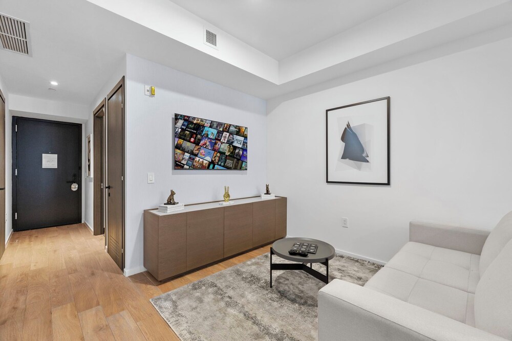 Luxury Studio with Stunning Views & Pool