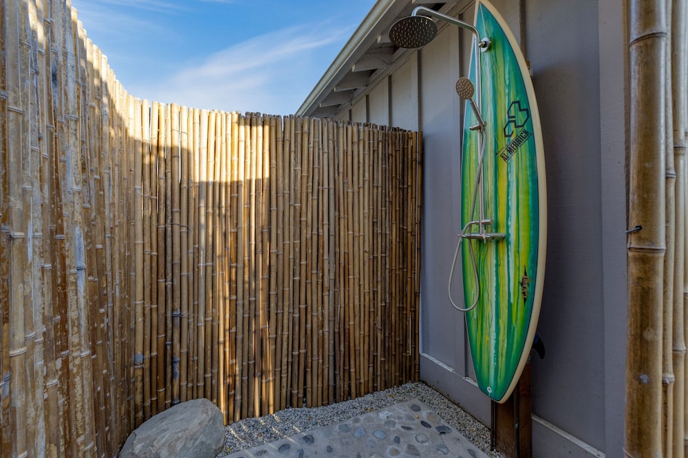Hummingbird Haven by Avantstay Dog-friendly Near the Beach Huge Yard Hot Tub
