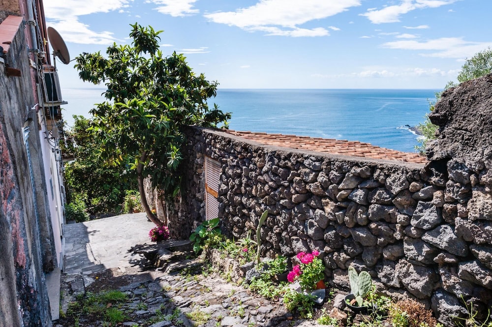Terra e Mare Apartment by Wonderful Italy