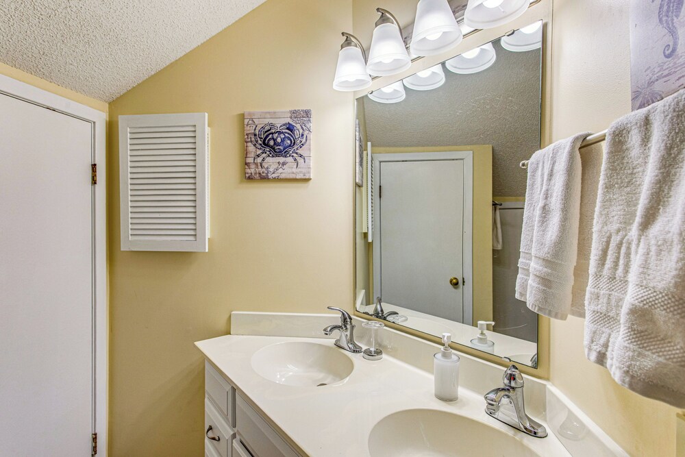 Golf, Gamble & Deep-sea Fish: Little River Condo