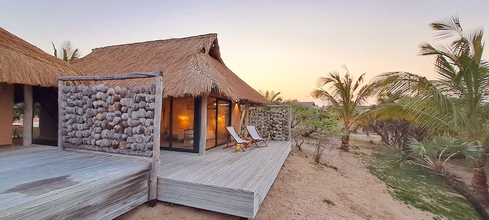 Sunset Villa - Luxury Beachfront Villa with Private Pool by Karula Sand Villas