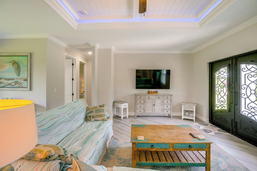 Golf Days & Beach Fun: Port Charlotte Home w/ Yard