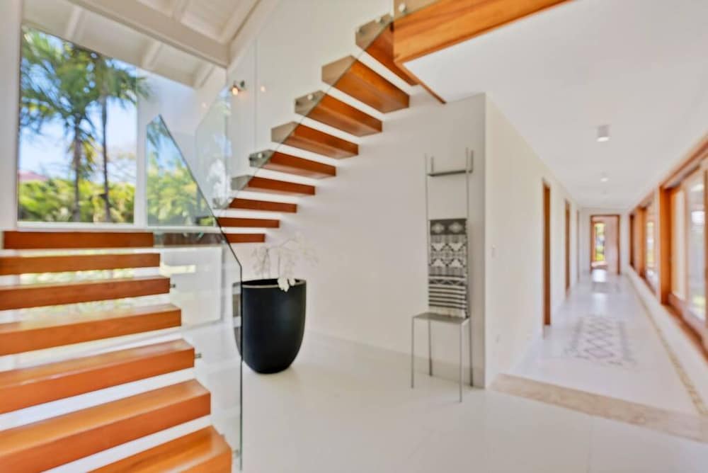 Modern Oasis Stunning Views of Golf Course River