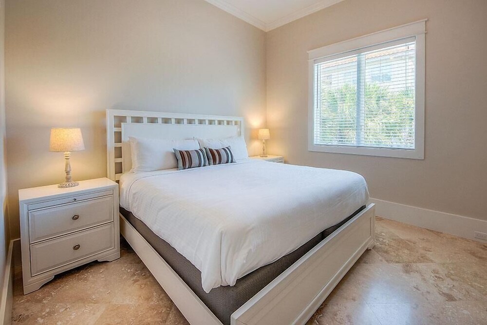 Costa Del Mar 5 Bedroom Holiday Home by Five Star Properties