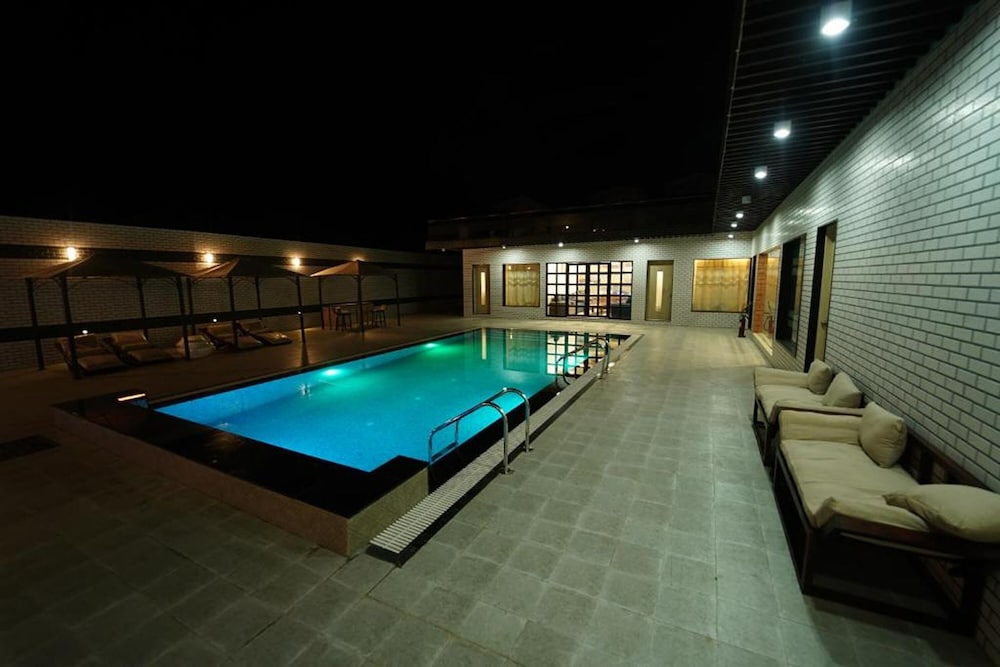 Lobby & Reception
