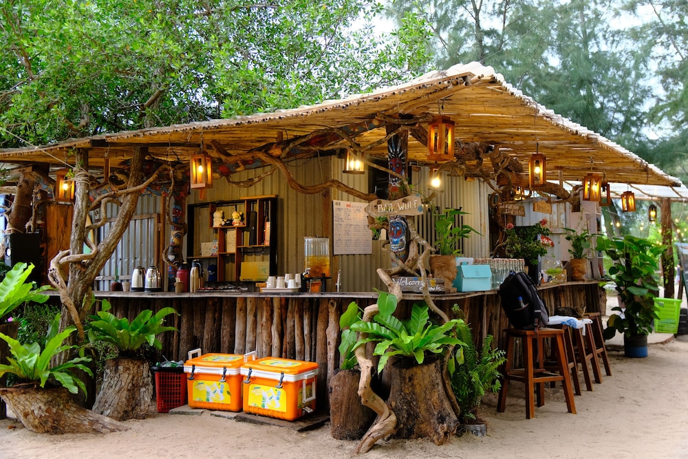 Hang Sói Glamping