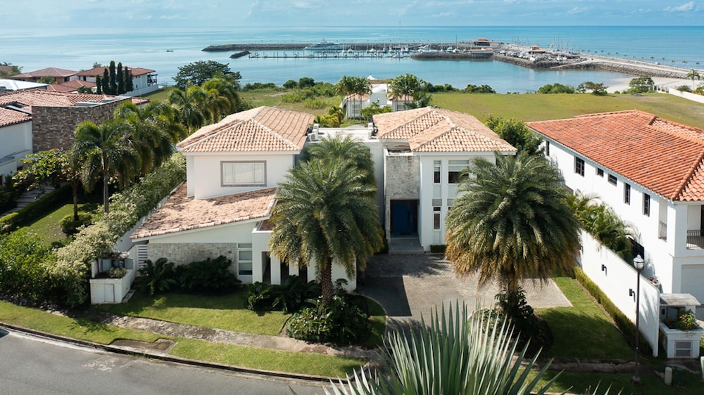 Villa Serenidad by Acomodo