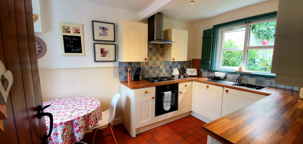 Vale View Cottages - The Coach House view 2
