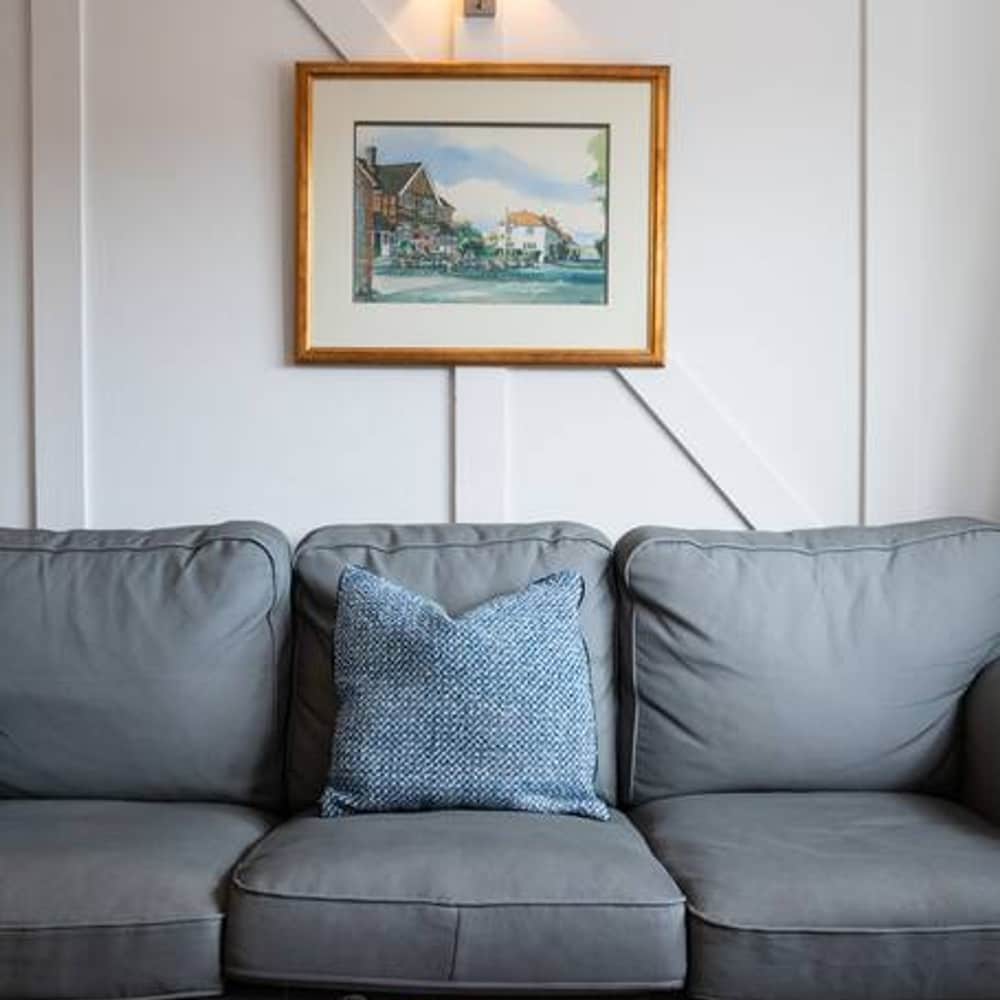 The Ship Cottage Stay in the Heart of Itchenor view 2