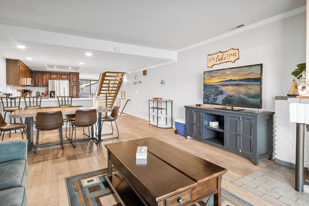 Lakehouse Retreat