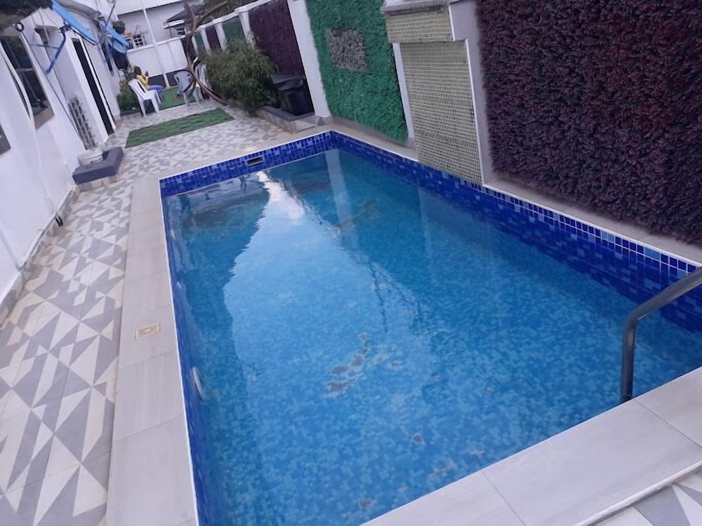MMM HOUSE