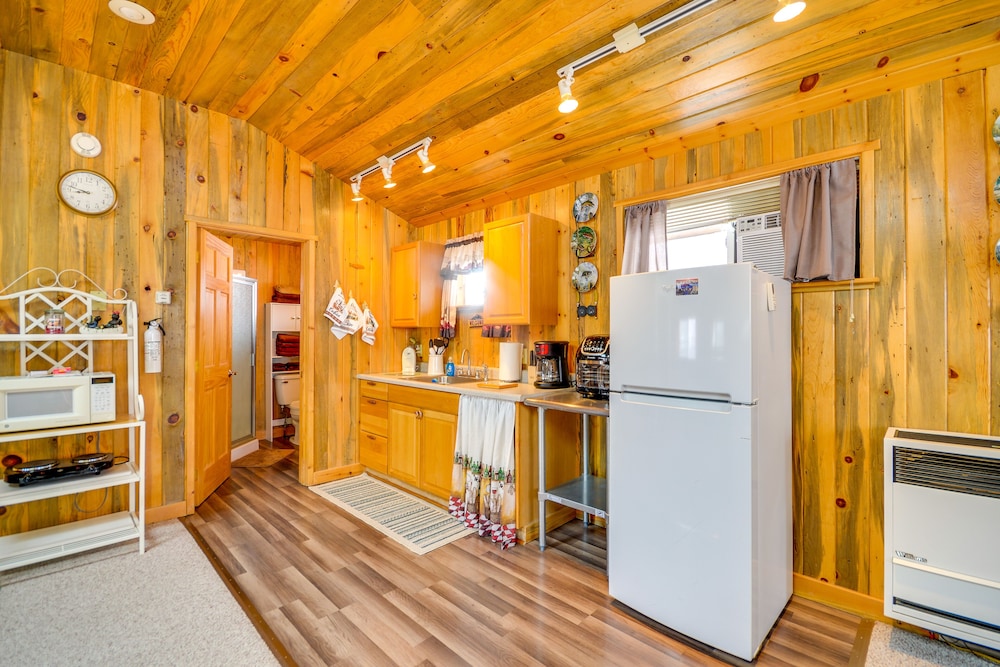 Cody Vacation Rental Near Cedar Mountain! view 2