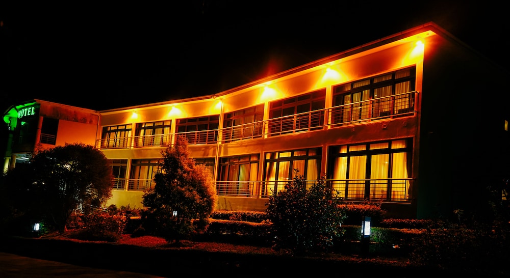 Igongo Country Hotel and  Cultural Centre