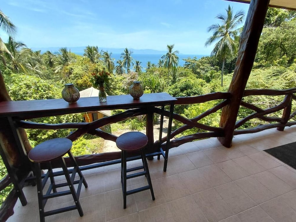 2 Bedroom Private Home Perfect for Families - Kitchen -seaviews -fast Wifi