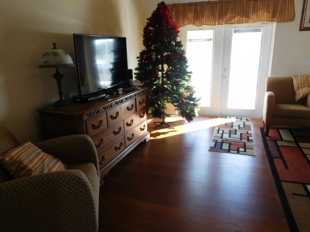 Palm Lake Villa 6 Bedroom Home