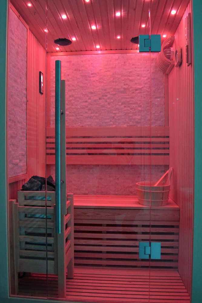 4 Star Suite SPA