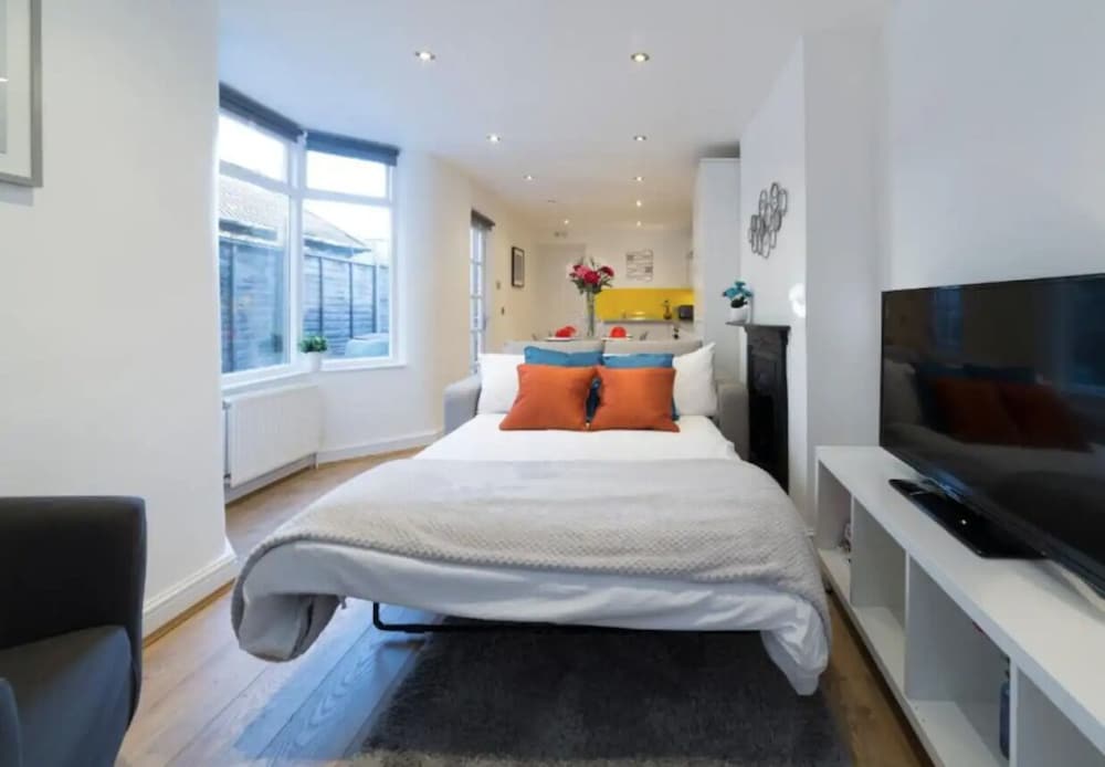 Charming Tower Bridge House