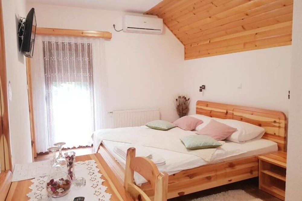Green Valley Guesthouse in Jezerce