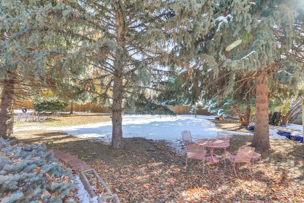 Lakewood Gem w/ Deck  7 Mi to Downtown Denver - Property Image 7