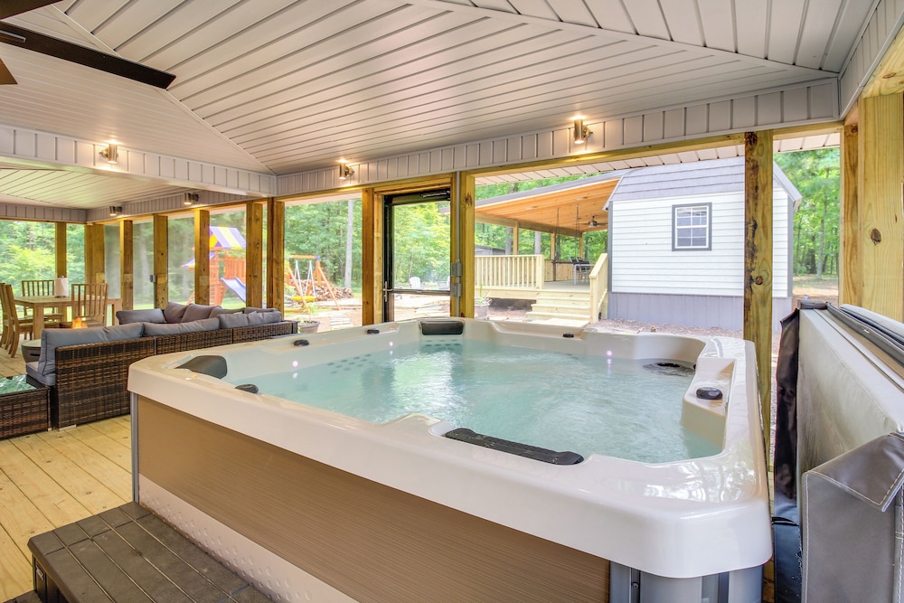 13 Mi to Guntersville Lake: Henagar Gem w/ Hot Tub